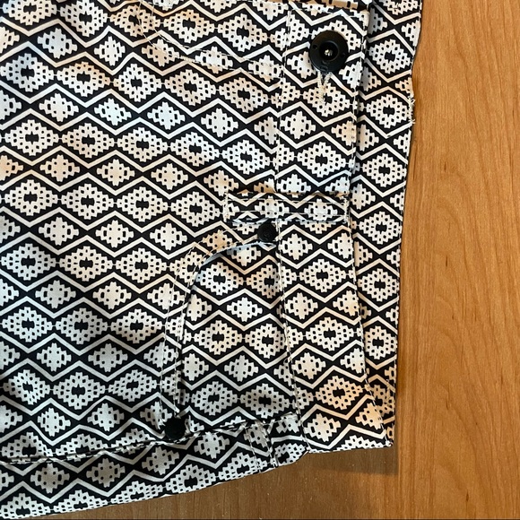 Hurley Nike dri-fit women’s size 25 (M) shorts, black and white - Picture 8 of 8